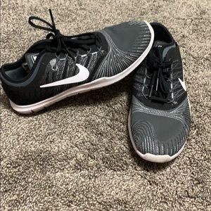 Women’s size 7 Nike training flex adapt